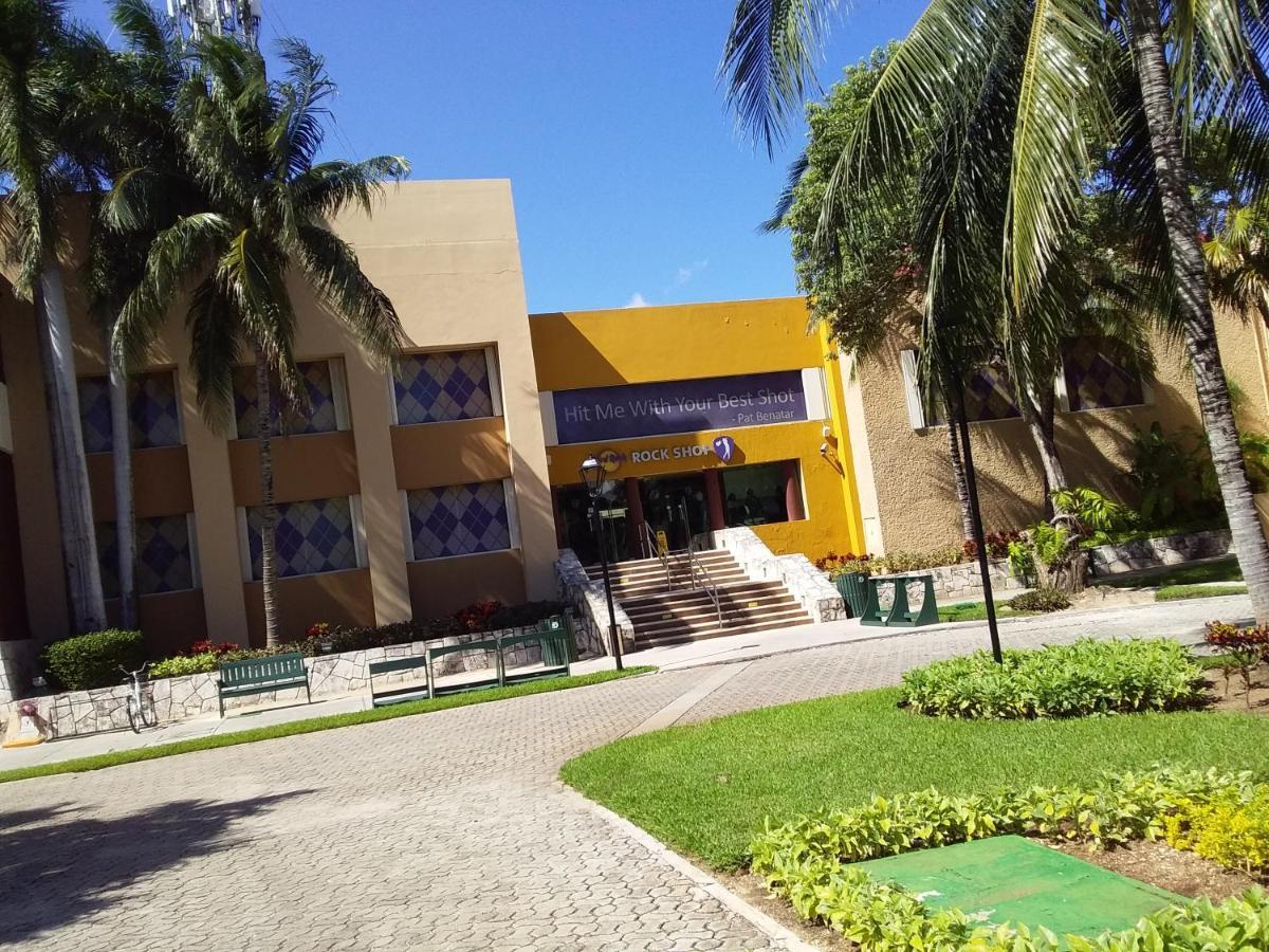 Casa Rioja Playacar Bed & Breakfast Плая дел Кармен Екстериор снимка