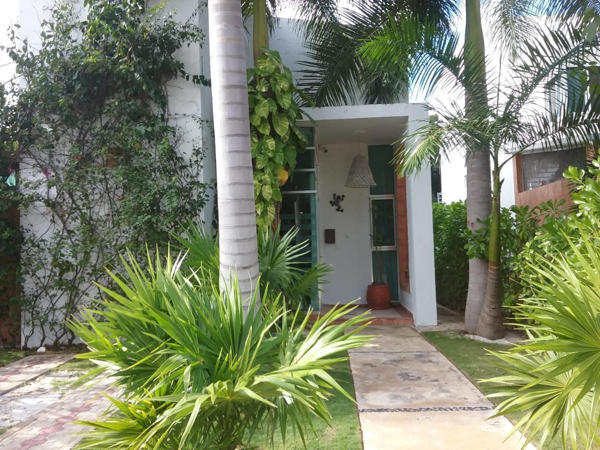 Casa Rioja Playacar Bed & Breakfast Плая дел Кармен Екстериор снимка